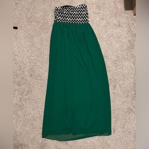 Enfocus Studio Green Maxi Dress with Black and White Chevron Waistband